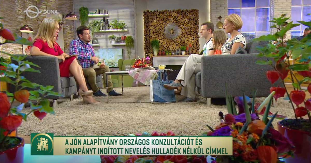 Balról jobbra: Novodomszky Éva, Kolozsi Kilián, Tóth Andi, lánya Panni és Szebenyi Péter / Fotó: MTVA - Duna Televízió