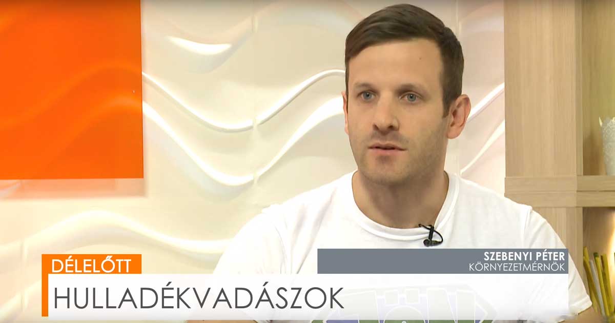 A Bonum Tv élő adásában Szebenyi Péter bemutatta, a Hulladékvadász mozgalmat. / Fotó: bonumtv.hu